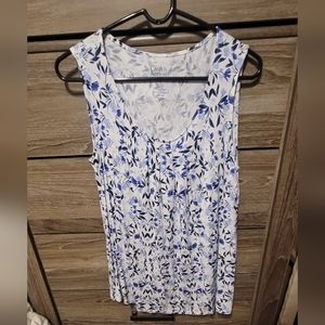 Super soft croft and barrow sleeveless top, size medium, white with blue design